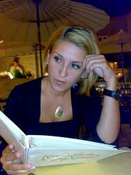 Surrogate Mother profile photo in Pantelimon, Bucuresti, Romania - serving dinner