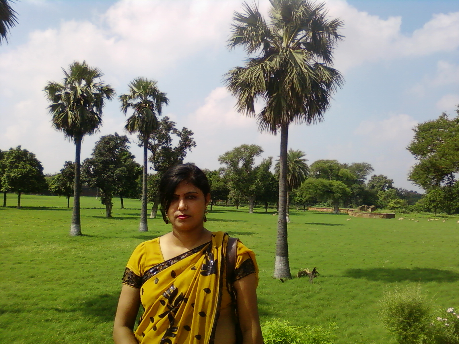 Shahnaz Female Indian Surrogate Mother From Moradabad In India 